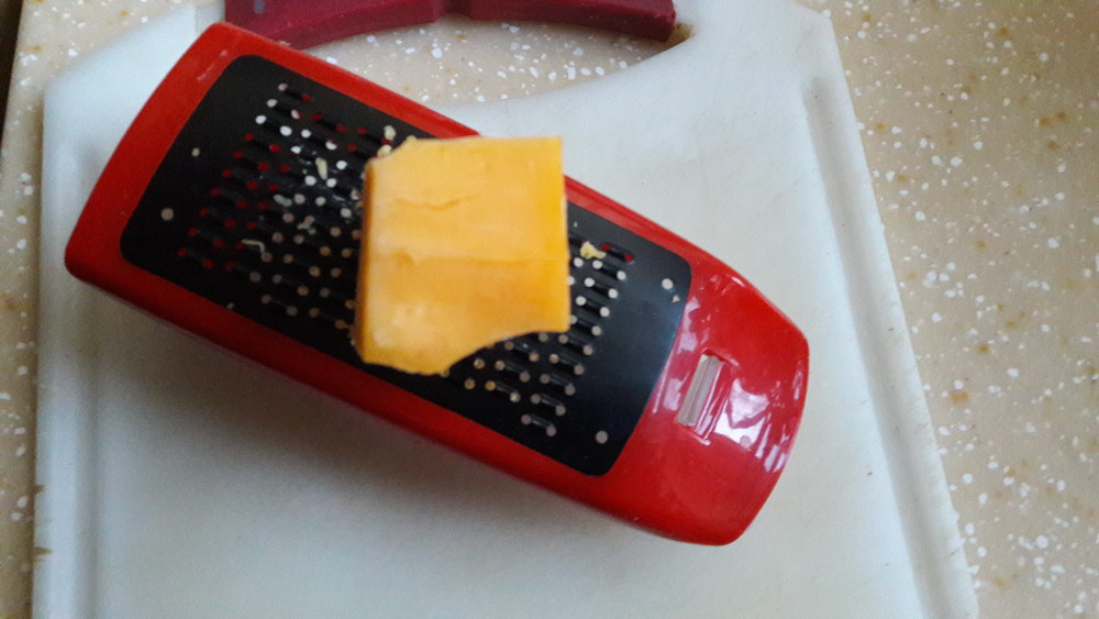 Натираю сыр