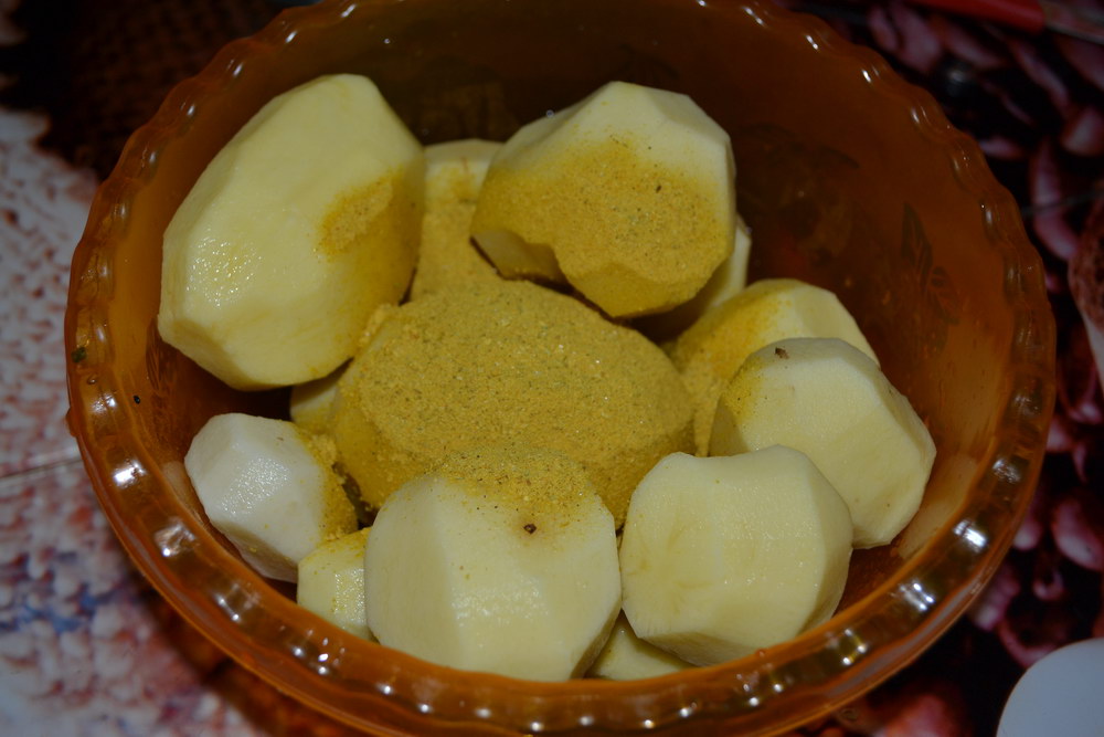 Картошка в соленой воде. Соленая картошка. Засоленная картошка. Картошка с соленым палтусом. Картофель соленый СССР.