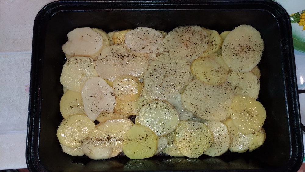 Выложить картошку на форму
