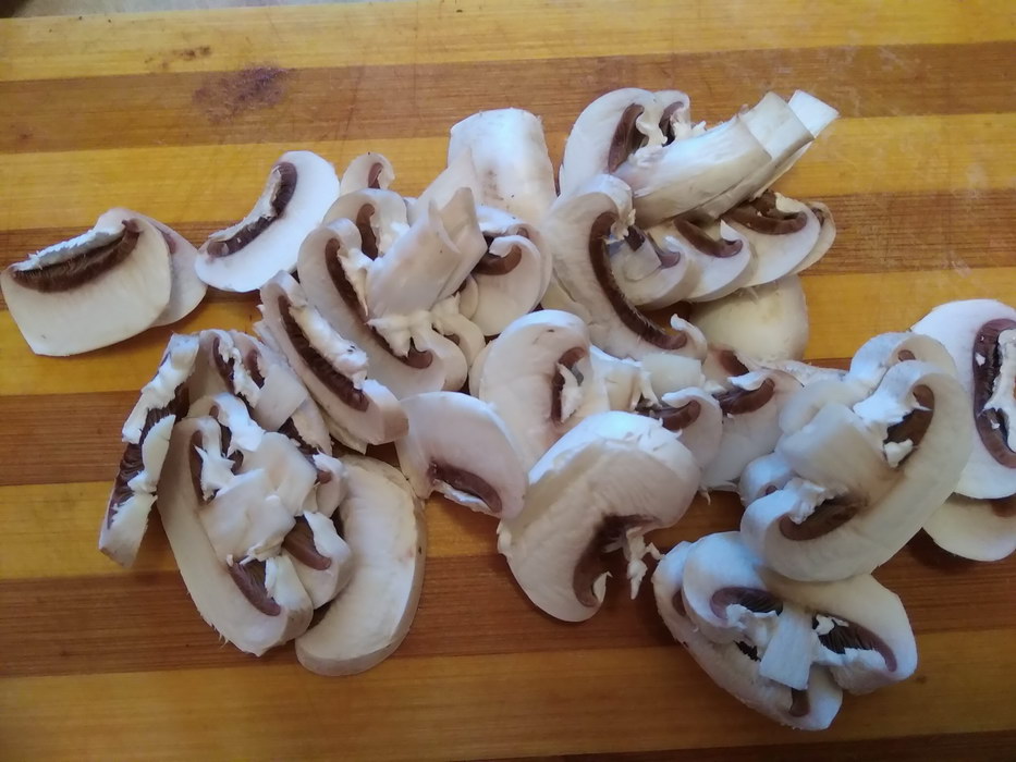 Нарезать грибы