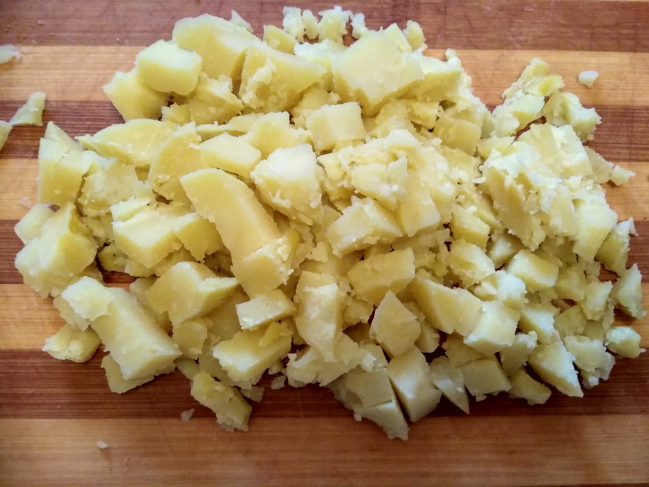 Нарезать картофель