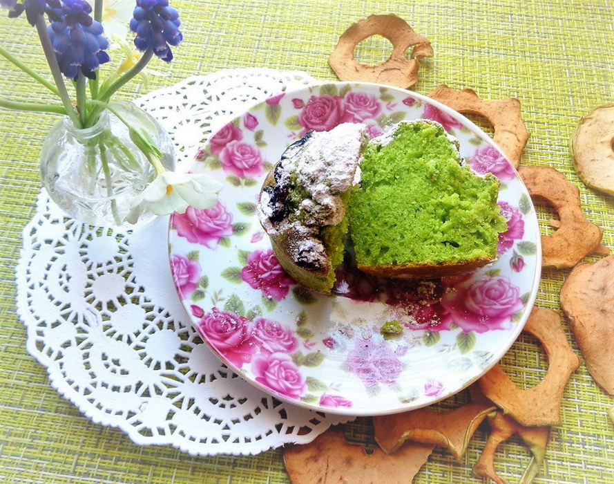 Рецепты зеленого теста. Зеленое масло в блюдах. Зеленый кекс. Блюда из зелёного теста. Зеленый кекс из теста.