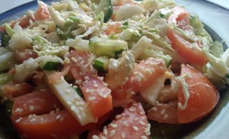 Салат с сулугуни и помидорами