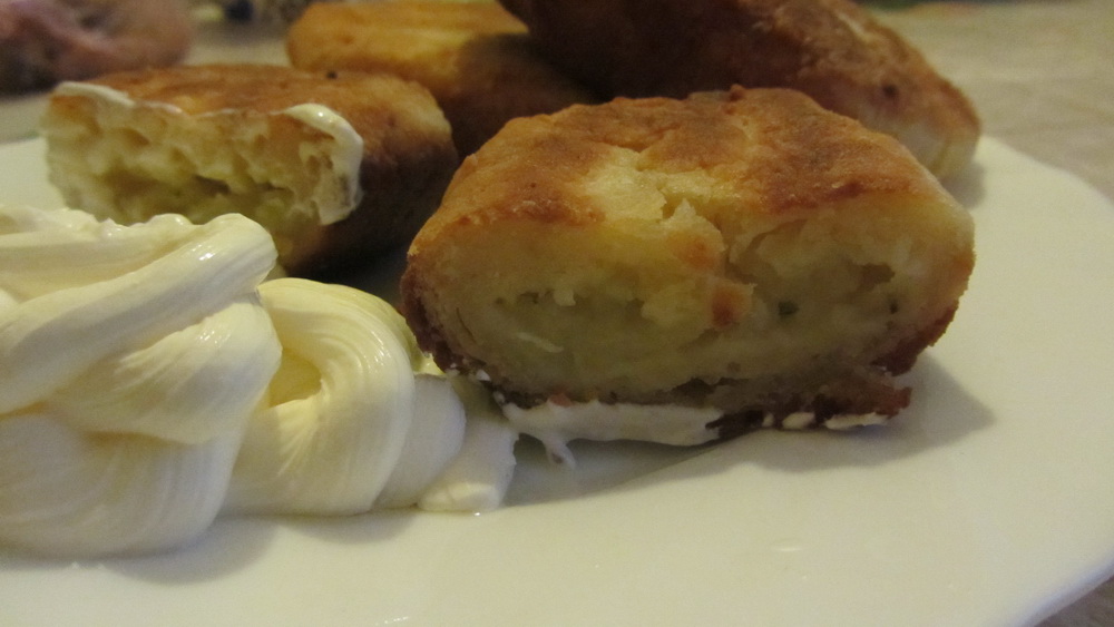 Простой рецепт жареных творожных пирожков с картошкой