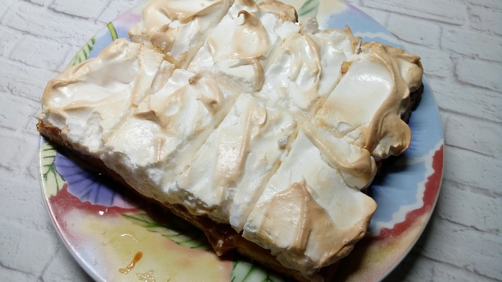 Необычный сладкий пирог «Мазурик». Люблю его за необычный вкус (сочетание зефира и песочного теста)