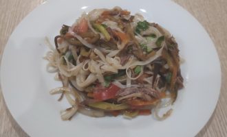 Азиатский салат с говядиной от моего мужа – частенько его готовит, чтобы излечить меня от зимней хандры