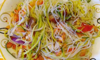Восточный салат с русским размахом: «Фунчоза с мясом, овощами и никакого майонеза»